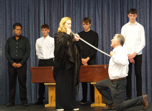 Richard III - Lady Anne Neville, Richard, Duke of Gloucester and pall bearers